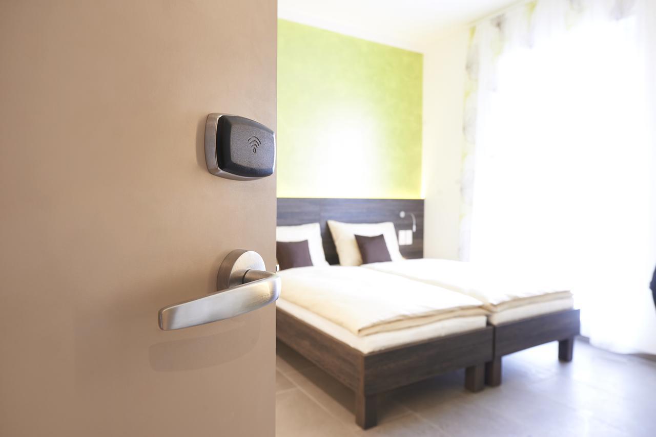 Eee Hotel טראון מראה חיצוני תמונה