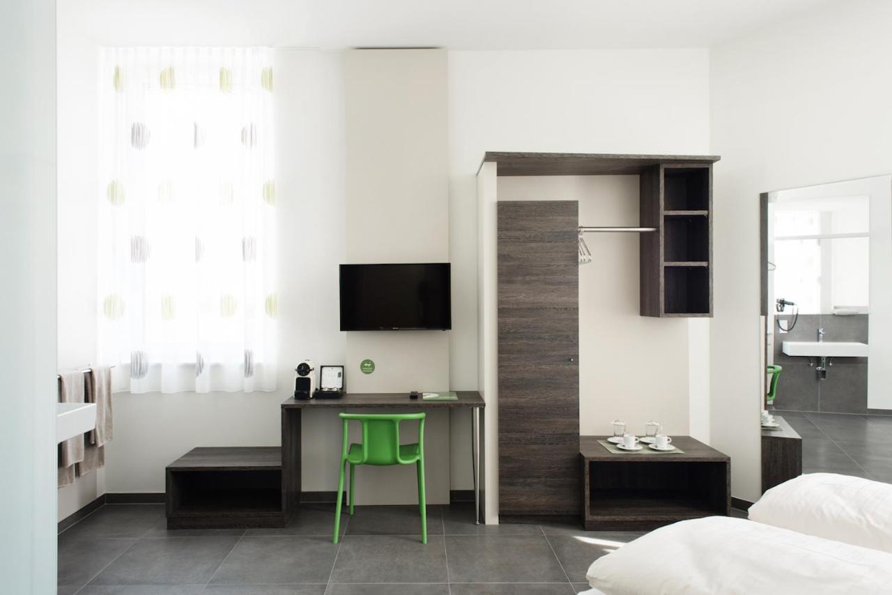 Eee Hotel טראון מראה חיצוני תמונה