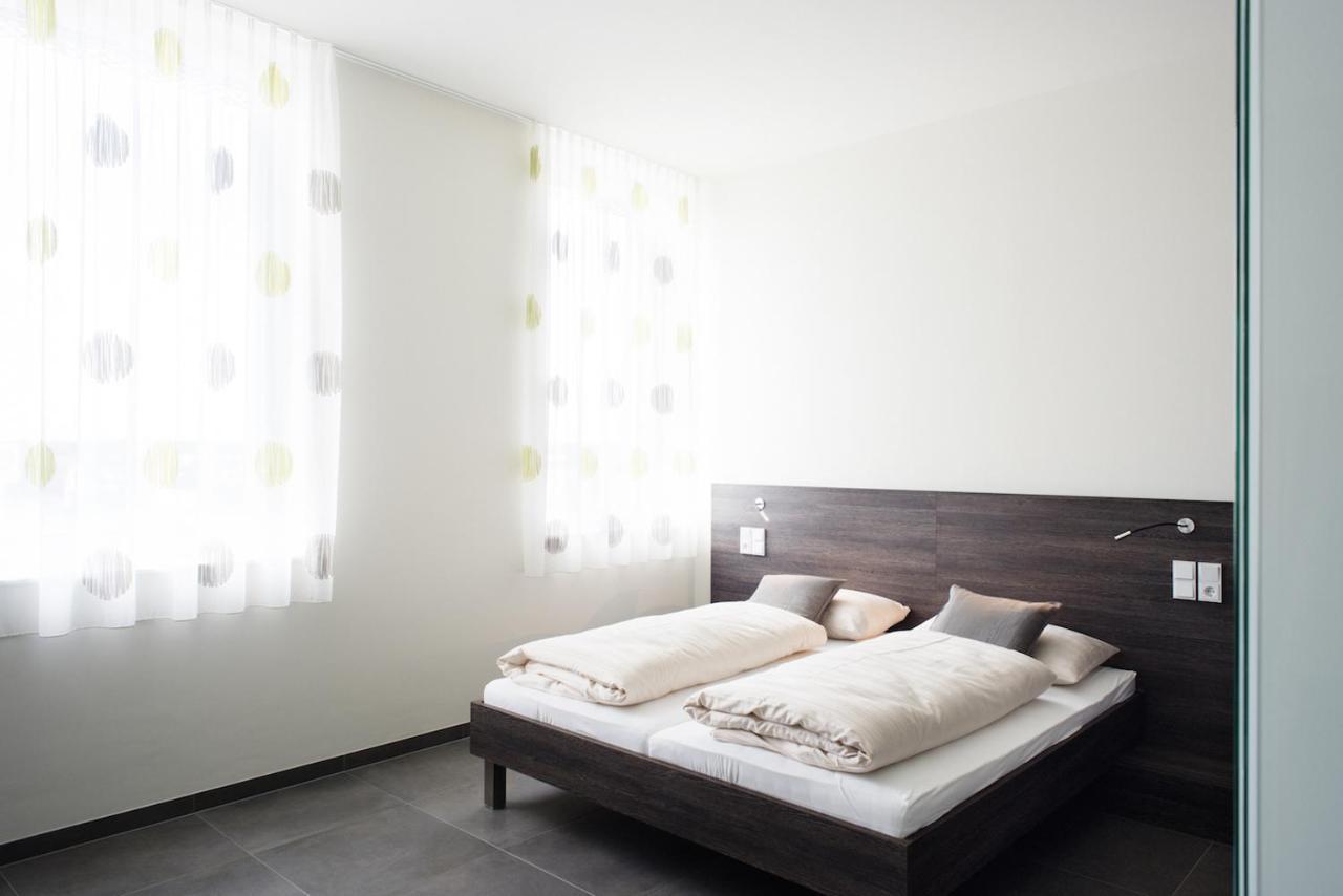Eee Hotel טראון מראה חיצוני תמונה