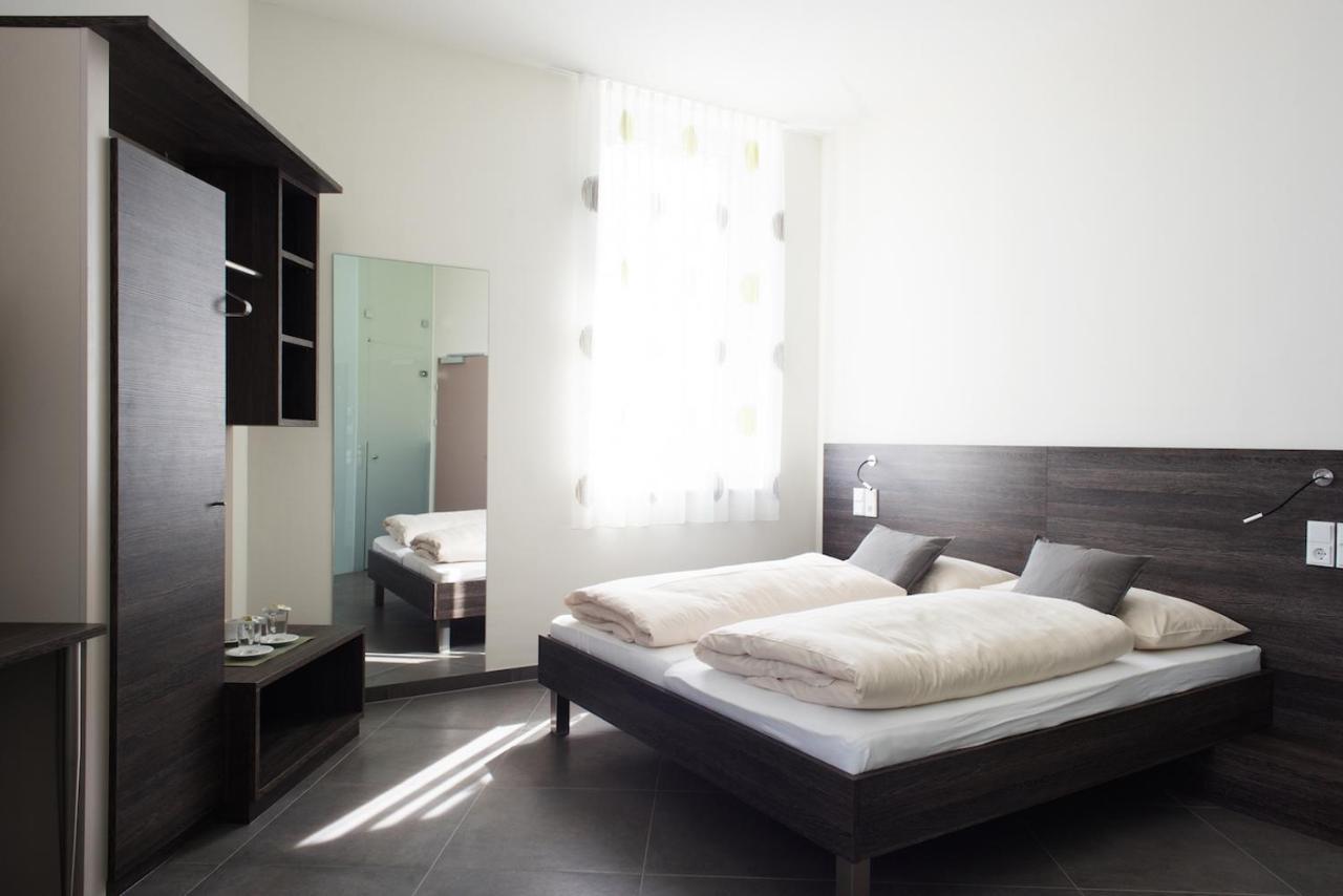 Eee Hotel טראון מראה חיצוני תמונה