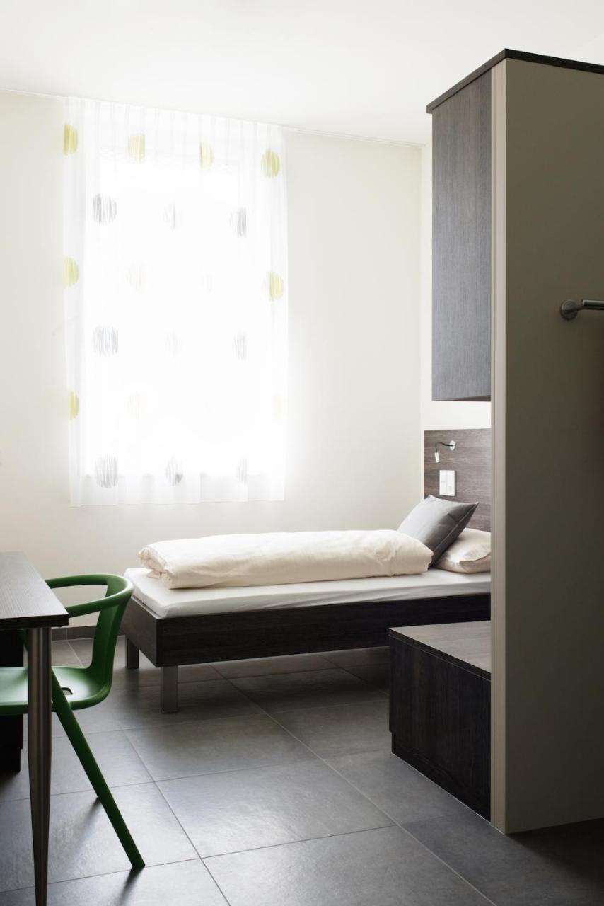 Eee Hotel טראון מראה חיצוני תמונה